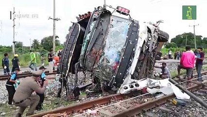 Al menos 18 muertos en colisión entre un tren y un autobús al este de Bangkok