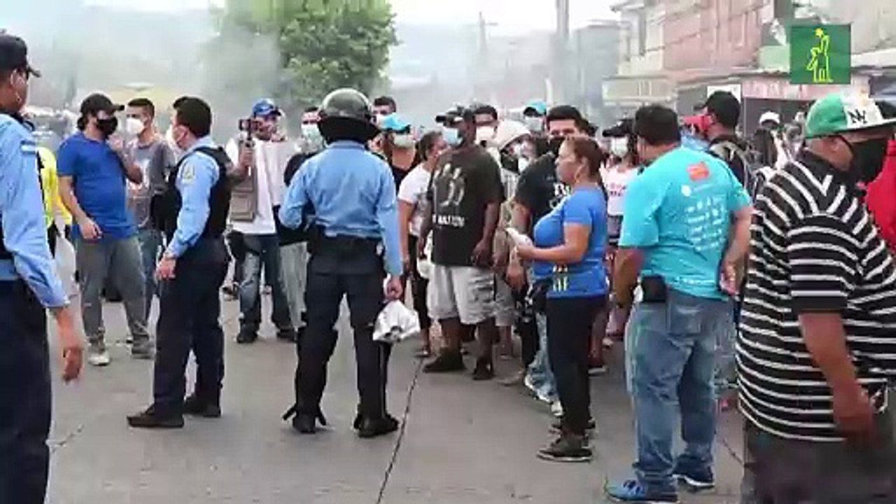 Vendedores hondureños protestan contra restricciones a su trabajo por covid-19