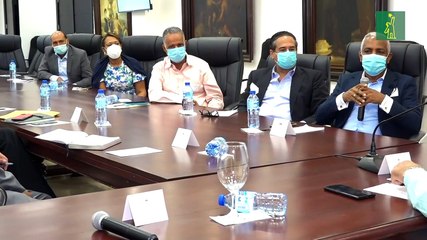 Ministro de Educación recibe a representantes de COOPROHARINA y  UMPHI