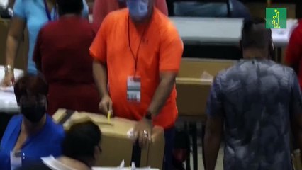 Puerto Rico vota adelantado en medio de los comicios generales