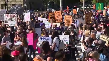 Miles de mujeres en las calles contra Trump en EEUU