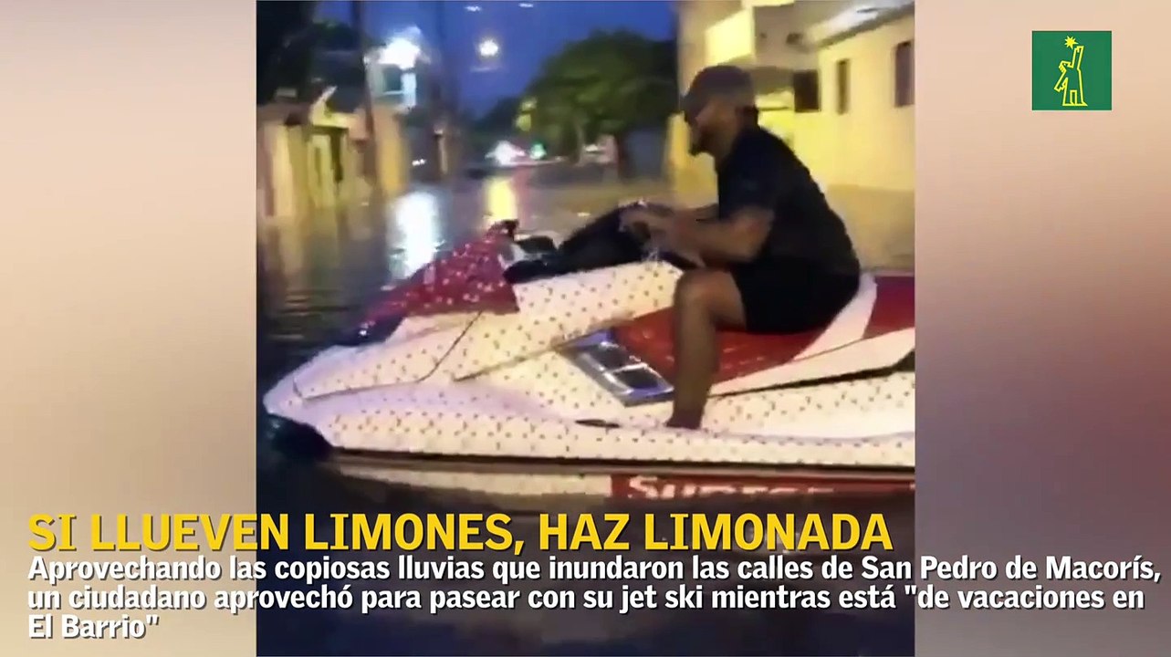 Sacó un jet ski para pasear por las calles de San Pedro de Macorís