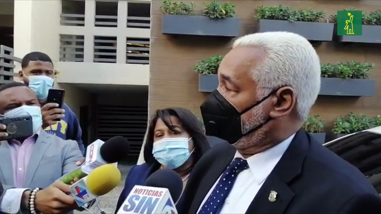 Radhamés Camacho llega a la residencia de Cesar Prieto y lamenta su muerte