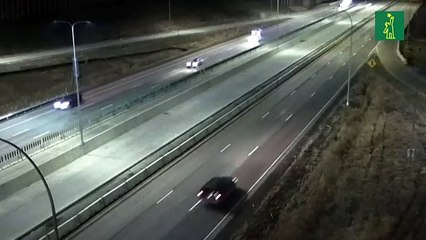 Avioneta hace aterrizaje nocturno en autopista de EEUU