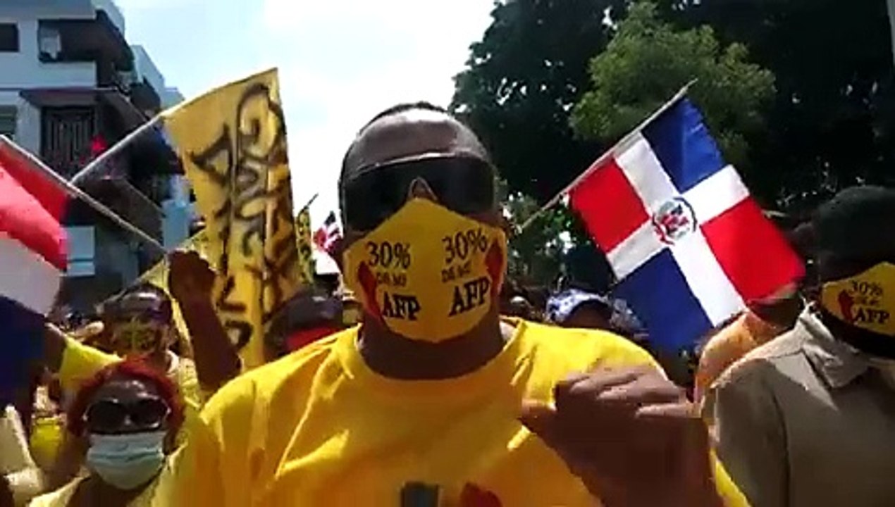 Manifestación en Santiago por la entrega a los trabajadores del 30% de los fondos de AFP