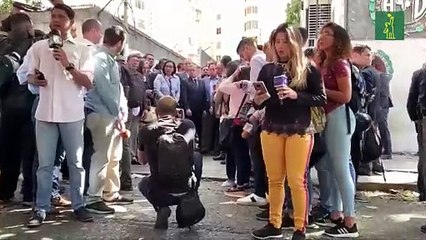 Mayoría opositora venezolana renuncia a hacer sesión en sede de la Asamblea Nacional