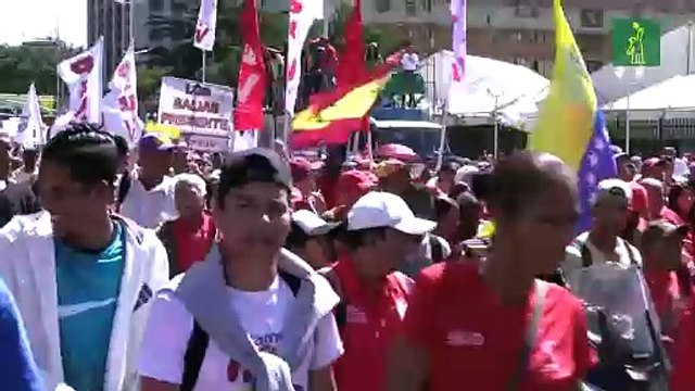 Cientos de simpatizantes chavistas respaldan en la calle a Nicolás Maduro