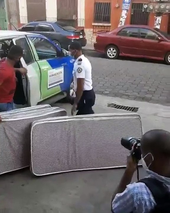 Llevan Colchones a presos