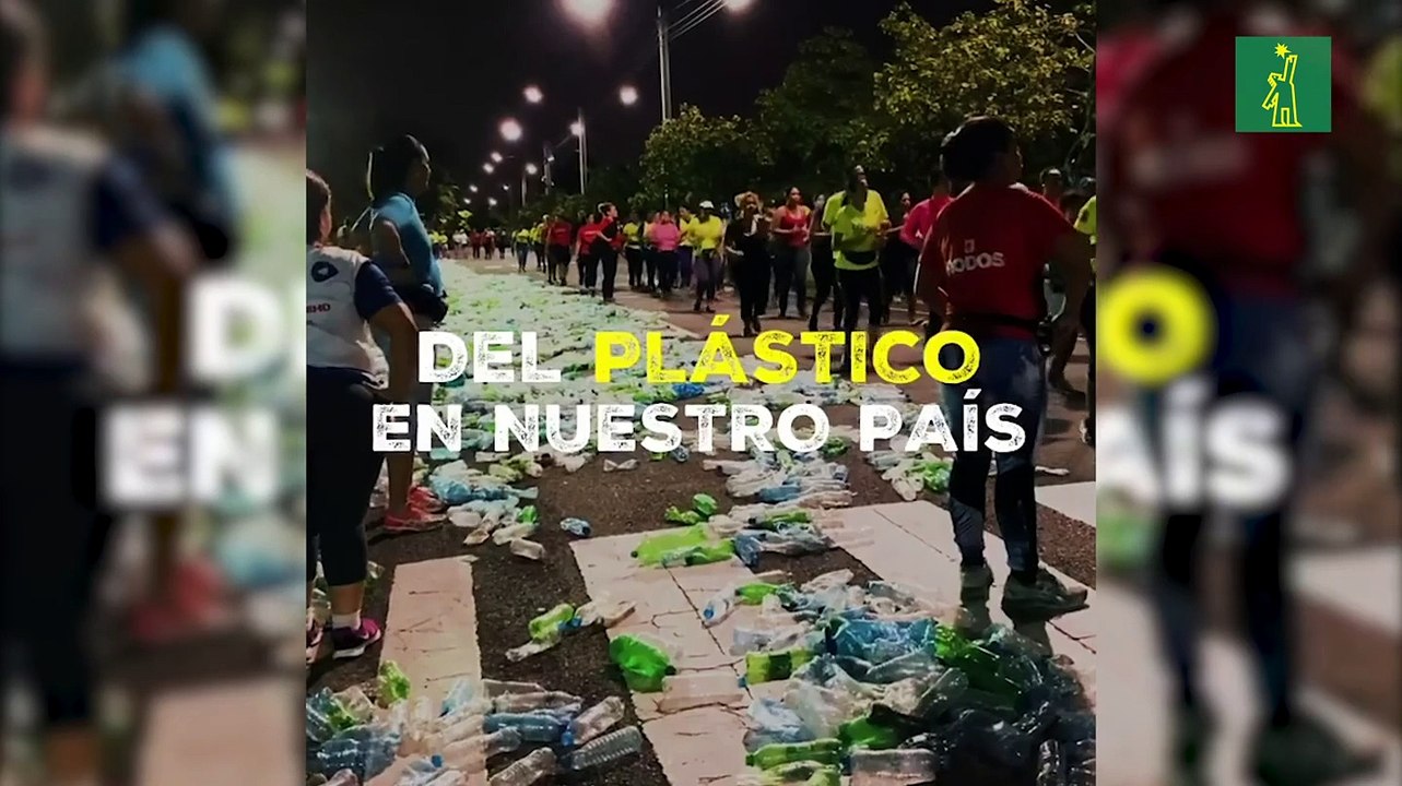 Botellas plásticas en parque Mirador Sur son campaña de reciclaje de Cervecería