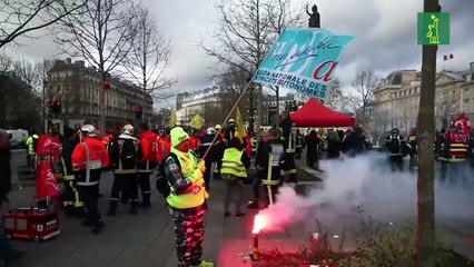 Una manifestación de bomberos en París degenera en choques con la policía