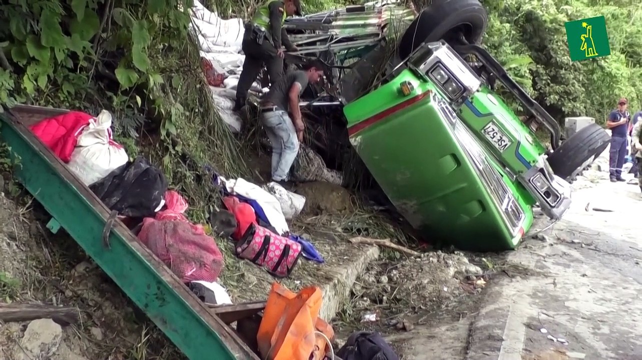 Al menos ocho muertos por accidente de autobús en Colombia - Vídeo ...