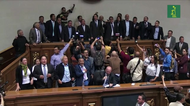 Guaidó convoca a nuevas movilizaciones tras juramentarse como jefe parlamentario