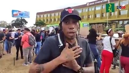 Urbanos se unen a protesta frente a la JCE