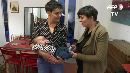 El largo y tortuoso camino hacia la maternidad para las lesbianas en Francia