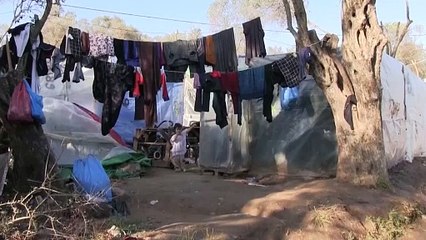 El rumor de poder salir de Lesbos recrudece la crisis de refugiados