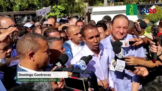 Domingo Contreras llega al Club Los Prados para ejercer el voto