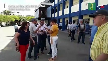 Reacción de votantes del Colegio San Juan Bautista ante la suspensión de elecciones