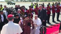 El papa Francisco, hospitalizado, sigue en 