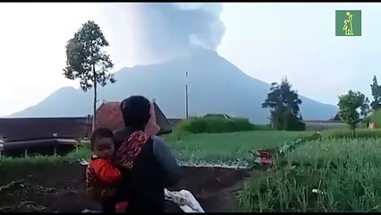 Erupción del volcán Merapi perturba actividad de aeropueto en Indonesia