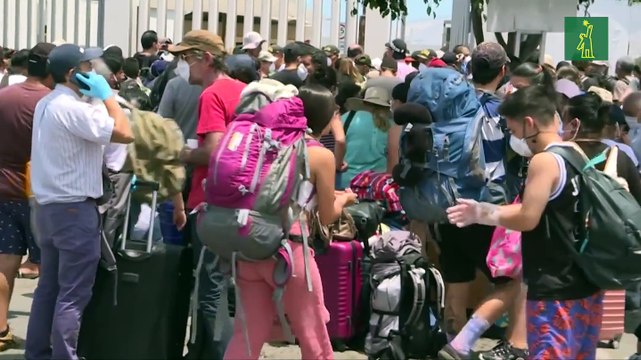 Unos 300 turistas varados en Lima por cierre de fronteras exigen repatriación