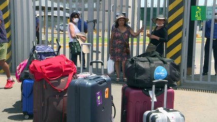 Decenas de pasajeros varados por cierre de aeropuerto de Lima