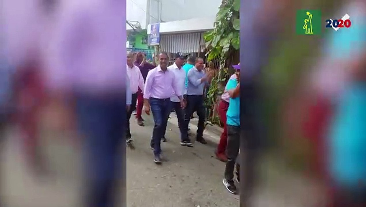 Reciben con cacerolazos a Domingo Contreras en el sector de Los Ríos