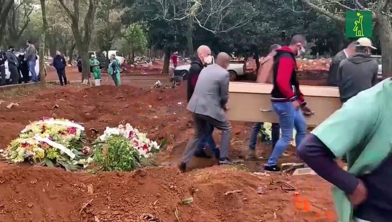 Brasil supera las 1.000 muertes diarias con vacío en el Ministerio de Salud