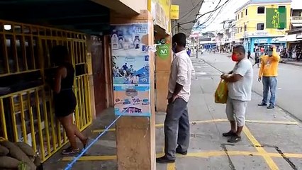 La "Wuhan ecuatoriana" se abre entre la esperanza y el miedo