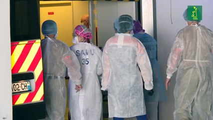 Crece esperanza en España en lucha contra coronavirus, que lleva a Boris Johnson al hospital