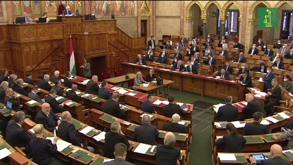 Hungría prohíbe el cambio de sexo en el registro civil