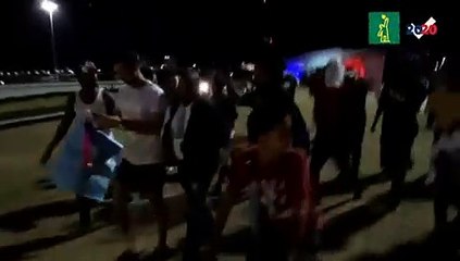 Abuchean y obligan a salir de la Plaza de la Bandera al "príncipe" Karim