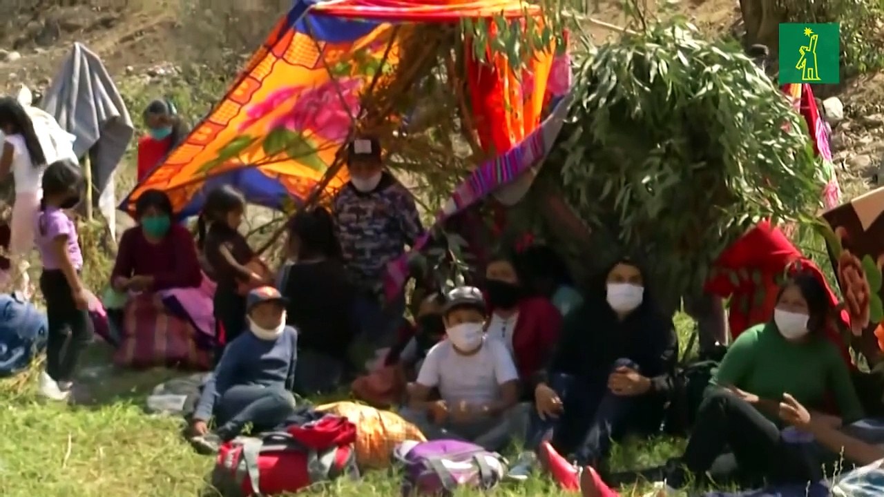 Cientos de campesinos peruanos suspenden caminata de retorno a sus pueblos