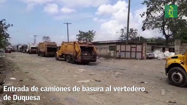 Entrada de camiones de basura al vertedero de Duquesa