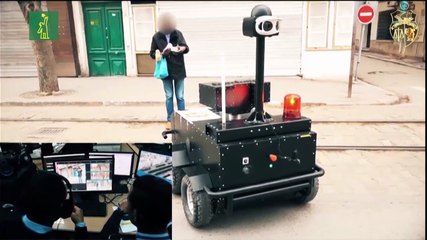 Un “robocop” patrulla las calles de Túnez durante aislamiento
