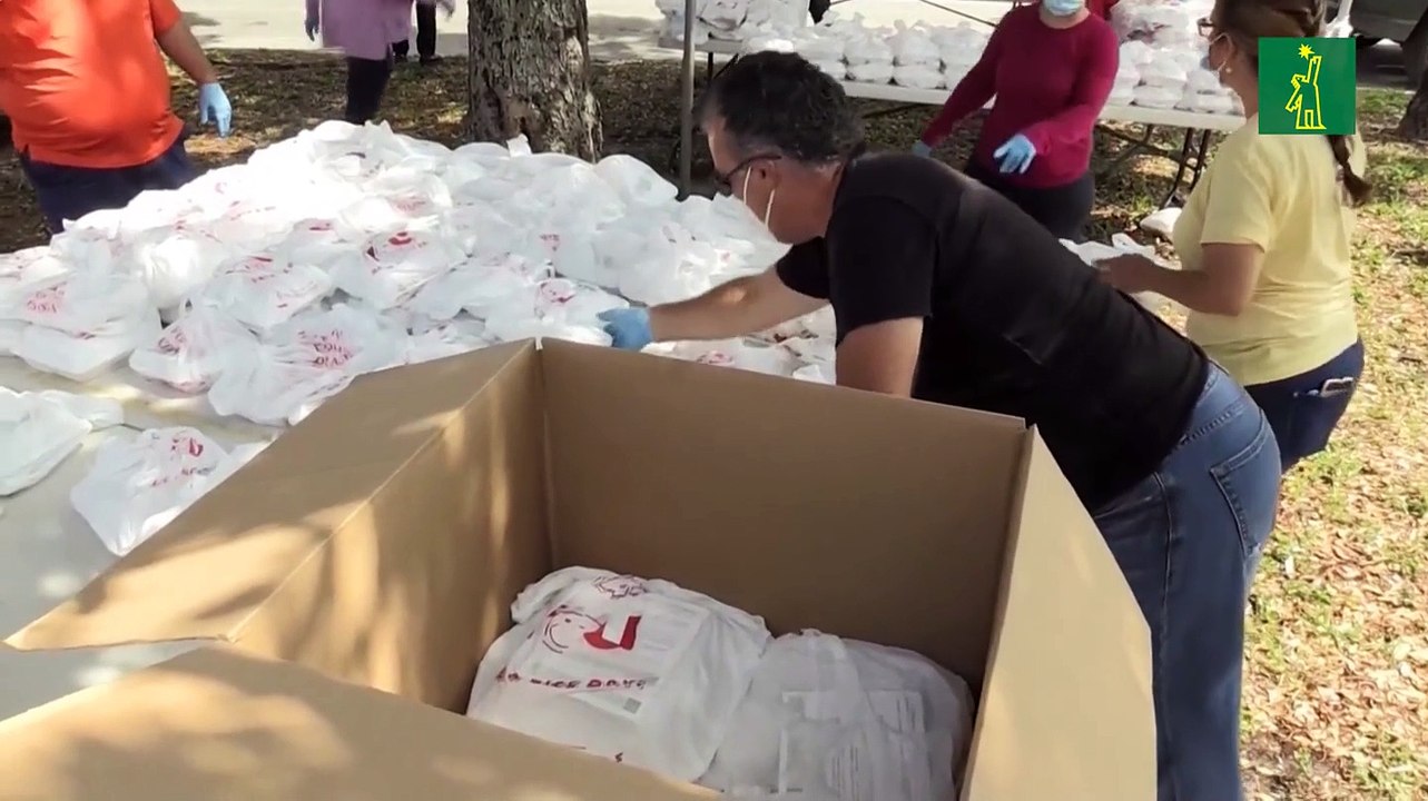 Miami reparte 12.000 comidas semanales para ayudar a los residentes a salir de la crisis el coronavirus