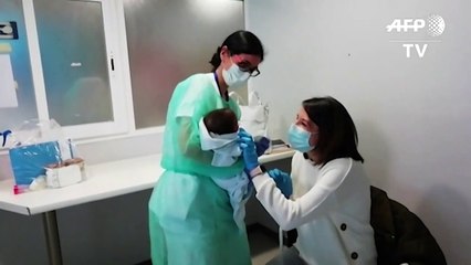 Tener un bebé y no poder tocarlo por el coronavirus