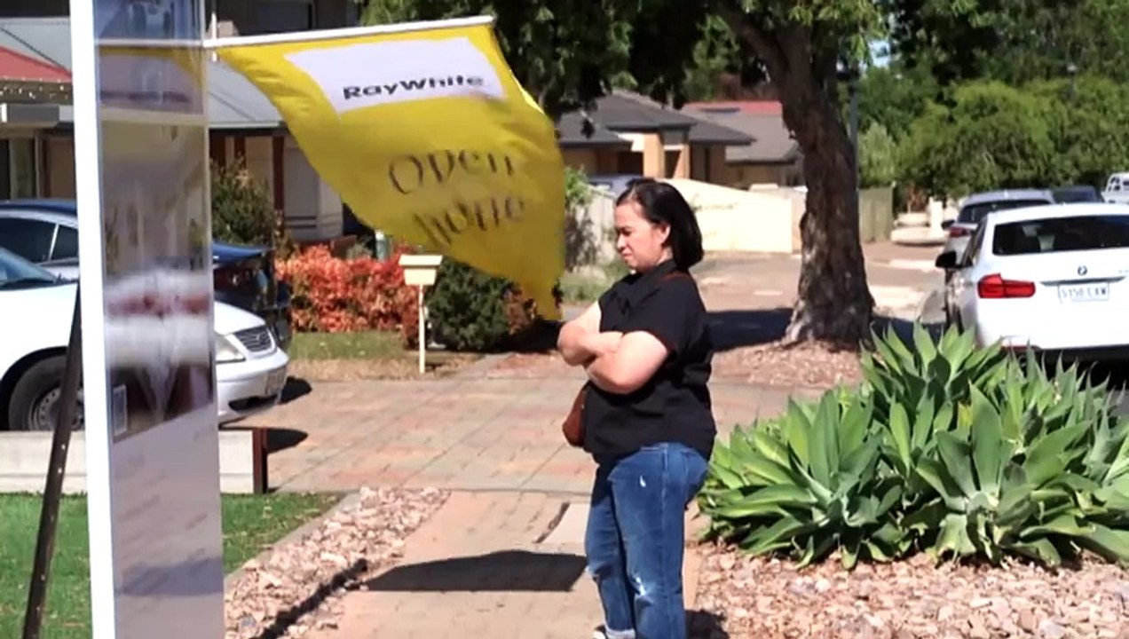 Economists indifferent to borrower relief after Reserve bank slashes rates