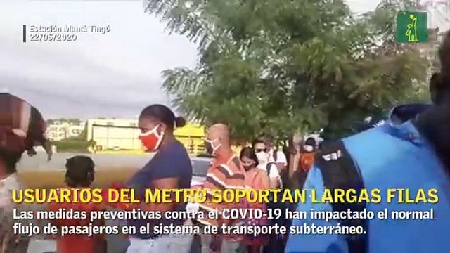 Usuarios soportan largas filas para ingresar al Metro