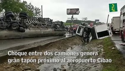 Choque entre dos camiones genera gran tapón próximo al aeropuerto Cibao