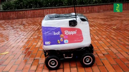 Robots entregan domicilios en Medellín durante la cuarentena