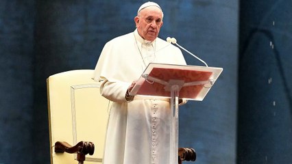 GALA VIDEO - Le pape François hospitalisé : oxygène, transfusion sanguine… son état est “critique” annonce le Vatican