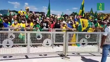 Bolsonaro promueve el desconfinamiento mientras el número de casos de COVID-19 se dispara