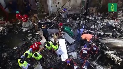 Aumentan a 35 los muertos en el accidente del avión de pasajeros en Pakistán