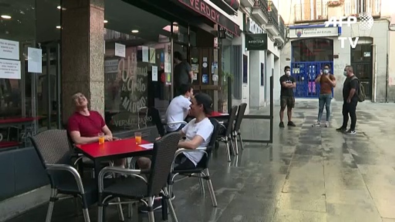 Madrid se reencuentra con sus bares, Grecia con sus tabernas