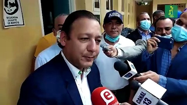Abel Martínez critica políticas del gobierno al recibir respaldo de dirigentes en la capital