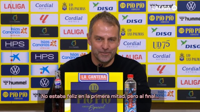Flick: Estoy contento con los tres puntos, seguimos líderes, pero no tanto con nuestra actuación