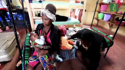 El colegio keniano en el que madres adolescentes estudian junto a sus hijos