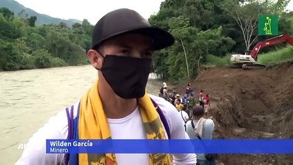 Brigadas intentan rescatar a 11 mineros atrapados por una inundación en Colombia.