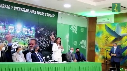 Fuerza del Pueblo juramenta diputada que renunció del PLD