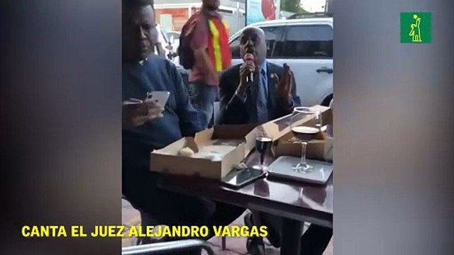 El juez Alejandro Vargas canta canciones, además de sentencias, y este video lo demuestra.